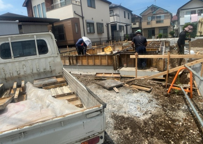 【庭】 | 寺田町新築戸建 | 庭のある家に住むことのメリットとして、子どもたちの遊び場を確保できること、ガーデニングや家庭菜園を楽しめること、明るさを確保できることがあります。また、配置を工夫することでプライバシーが確保できます。