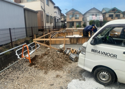 【玄関】 | 寺田町新築戸建 | 玄関は、狭すぎると複数人で使いにくく、広すぎても無駄な空間になりがちです。最低2畳を目安にして、家の広さとの兼ね合いや家族の人数を考慮して決めるとよいでしょう。現地を見学して快適な玄関を選びましょう！