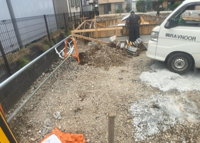【駐車場】 | 寺田町新築戸建 | 駐車場と明記されていても、最小スペースでつくられた駐車場だと大型車は駐車できなかったり、出入りしにくくなったりする可能性があります。お車のサイズと購入したい物件の駐車場のサイズを現地で確認しましょう。