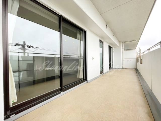 藤沢市藤が岡１丁目の賃貸マンションのバルコニー