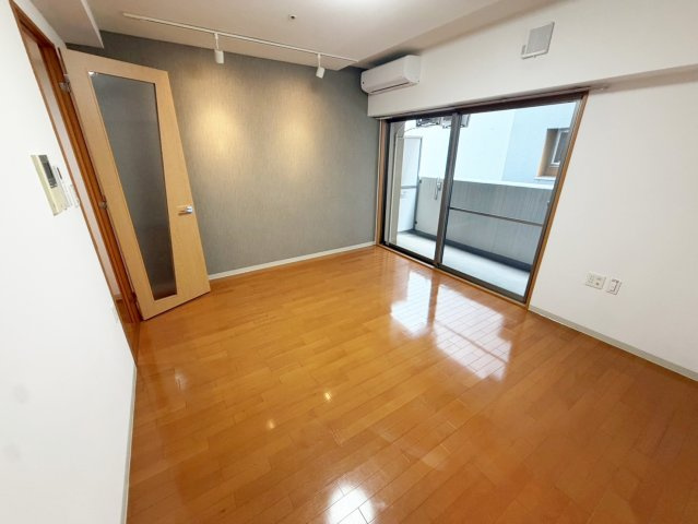 URBAN FLATS江坂の居間・リビング