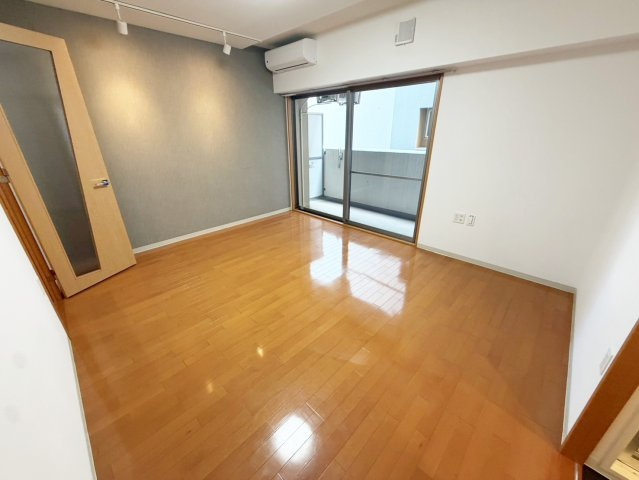 URBAN FLATS江坂の居間・リビング