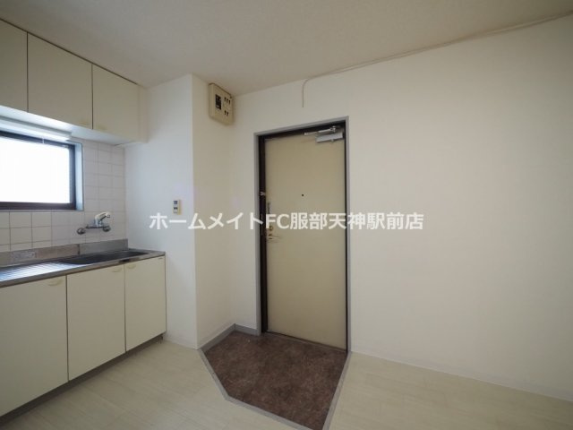 レジデンス三津屋の玄関
