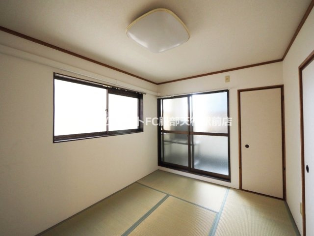 レジデンス三津屋の和室
