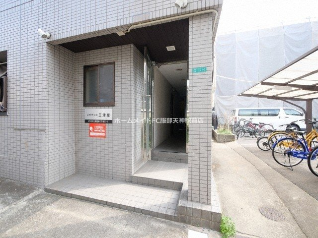 レジデンス三津屋のエントランス