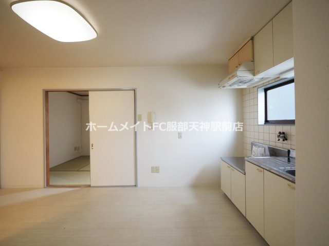レジデンス三津屋の居間・リビング