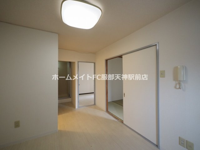 レジデンス三津屋の居間・リビング