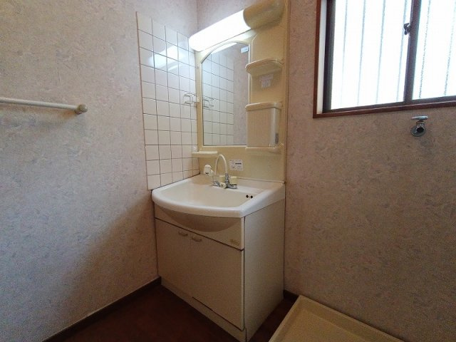 高崎市倉賀野町中古住宅の独立洗面台