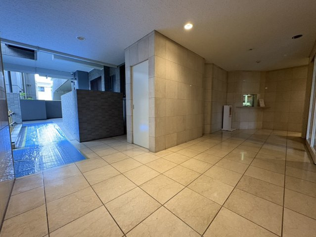 千石パインマンションのエントランス