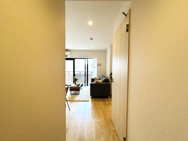 車持ちさん必見！横浜駅徒歩圏なのに駐車場が１住戸１台分完備！！いや、車は使わないよ～って方は貸与も可◎これ非常に珍しく、無駄にならない工夫がGOODな『マークミュー横濱シティフロント』リノベーションの内装|おしゃれな内装です