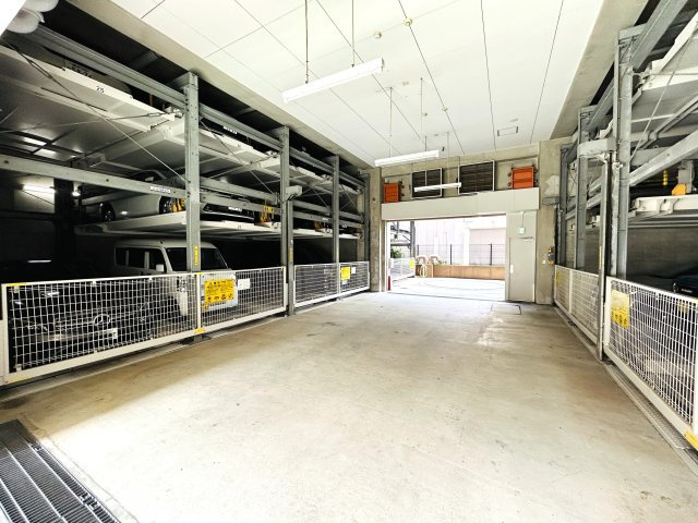 車持ちさん必見！横浜駅徒歩圏なのに駐車場が１住戸１台分完備！！いや、車は使わないよ～って方は貸与も可◎これ非常に珍しく、無駄にならない工夫がGOODな『マークミュー横濱シティフロント』リノベーションの駐車場|駐車場の用意があります