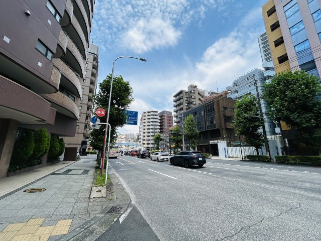 車持ちさん必見！横浜駅徒歩圏なのに駐車場が１住戸１台分完備！！いや、車は使わないよ～って方は貸与も可◎これ非常に珍しく、無駄にならない工夫がGOODな『マークミュー横濱シティフロント』リノベーションの周辺