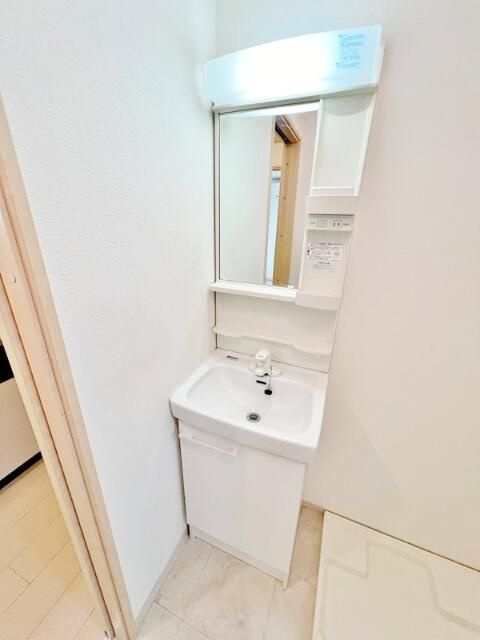 シャトレバレ町屋の洗面所