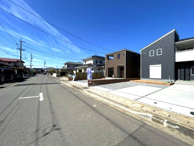 長野市合戦場１丁目の新築一戸建の前面道路含む現地写真