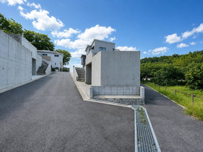 【前面道路含む現地写真】 | ◆町田市上小山田町　建築条件なし売地　区画9◆ | ◆土・日・祝日は、当社スタッフによる現地案内会を実施しております。もちろん平日のご案内も可能です。お気軽にご相談ください！！