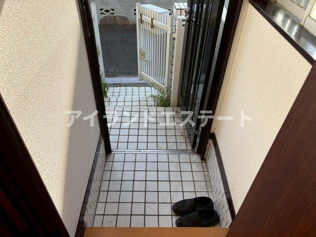 成田東1丁目戸建　ペット相談　TVドアフォン　の玄関