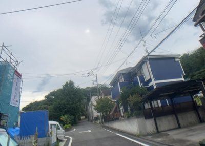 【展望】 | 石川町新築戸建 | 桜や紅葉の名所に出かける人は多いと思いますが、家にいながら季節の移ろいを感じる生活を送りませんか？リビングや窓から見える景色が生活を彩るワンポイントに！現地から見える景色を堪能してみては如何でしょう。