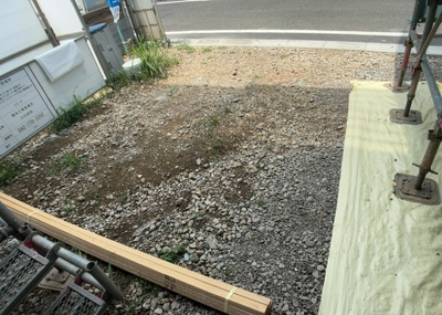 【庭】 | 館町新築戸建 | 家族でのBBQを行うのであれば3坪程度の広さがあればよいでしょう。ガーデニングや家庭菜園を楽しむ際は、手入れが行き届く範囲にすると安心です。また、庭のある方角や接道が気になる方は事前に確認しましょう。