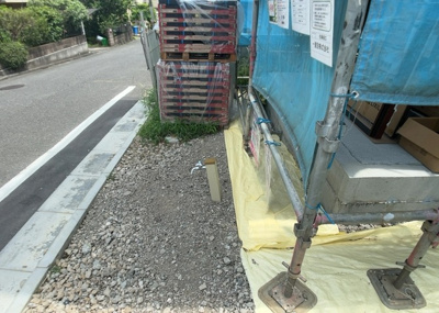 【設備】 | 館町新築戸建 | 敷地内には、散水栓や立水栓があります。水道水を直接利用できるため、水を運ぶ手間を省くことが出来ます。大量の水を必要とする洗車作業や清掃などに役立ちます。その他設備とあわせて、現地でご確認ください。