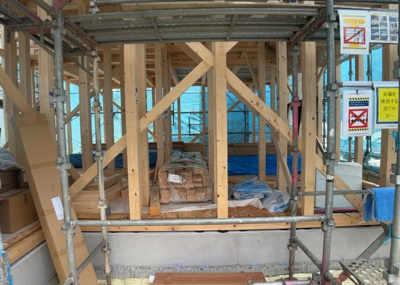 【内装】 | 館町新築戸建 | 建物建築の外壁の主流となっているサイディング仕様は、板を外壁に貼り合わせる施工方法です。金属系・木質系・窯業系があり、断熱性や耐用性などが異なります。外壁の色やデザインなど詳細は現地でご確認ください。