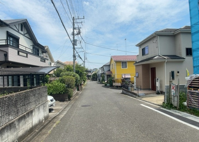 【展望】 | 館町新築戸建 | 桜や紅葉の名所に出かける人は多いと思いますが、家にいながら季節の移ろいを感じる生活を送りませんか？リビングや窓から見える景色が生活を彩るワンポイントに！現地から見える景色を堪能してみては如何でしょう。