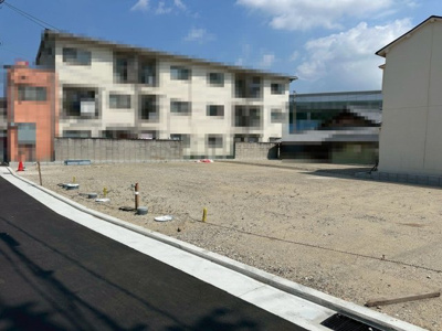 【前面道路含む現地写真】 | 助松町１丁目　売土地　全４区画 | お客様にとって最良のマイホームが見つかりますよう、イエストアが全力でお手伝いさせていただきます！いつでもお気軽にお問い合わせ下さい♪