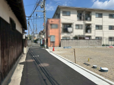 【前面道路含む現地写真】 | 助松町１丁目　売土地　全４区画 | 土地面積約26.08坪～約38.44坪！夢のマイホームを実現してくださいね♪