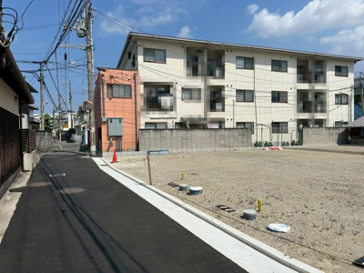 【前面道路含む現地写真】 | 助松町１丁目　売土地　全４区画 | 現況更地ですので、すぐにお家を建てられますね♪