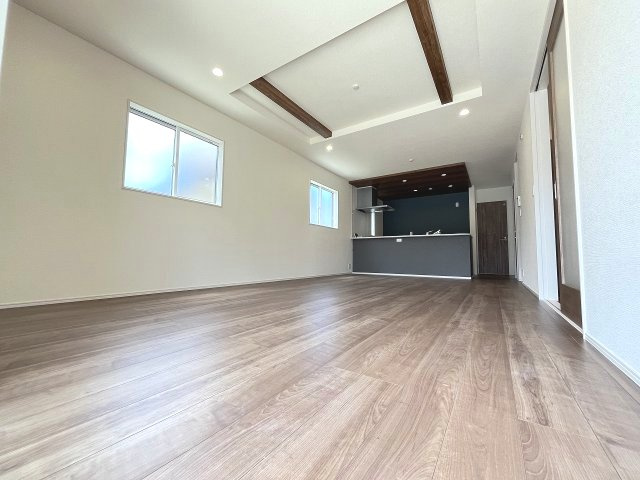 【居間・リビング】 | 福岡市南区老司3丁目第1　1号棟（全1棟）【仲介手数料無料・0円】 | 現地写真。