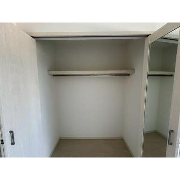 クリエオーレ中茶屋の収納|クリエオーレ中茶屋　クローゼット