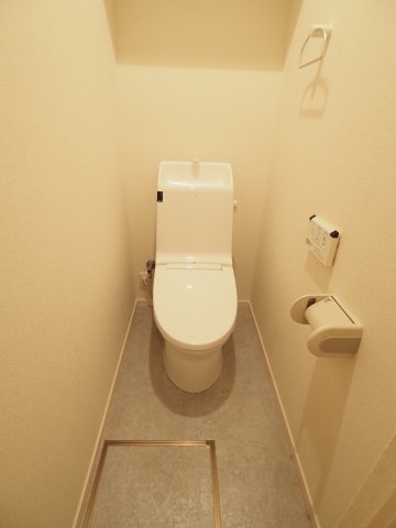 【トイレ】 | メゾンU | ※同物件別部屋の参考写真