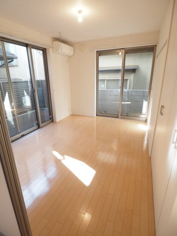 【洋室】 | メゾンU | ※同物件別部屋の参考写真
