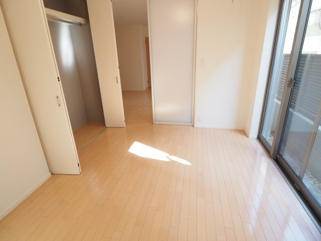 【洋室】 | メゾンU | ※同物件別部屋の参考写真