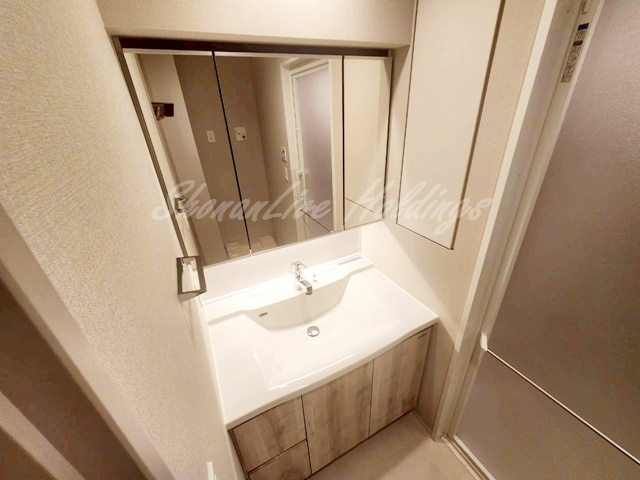 藤沢市鵠沼石上２丁目の賃貸マンションの洗面所|明るい洗面所です