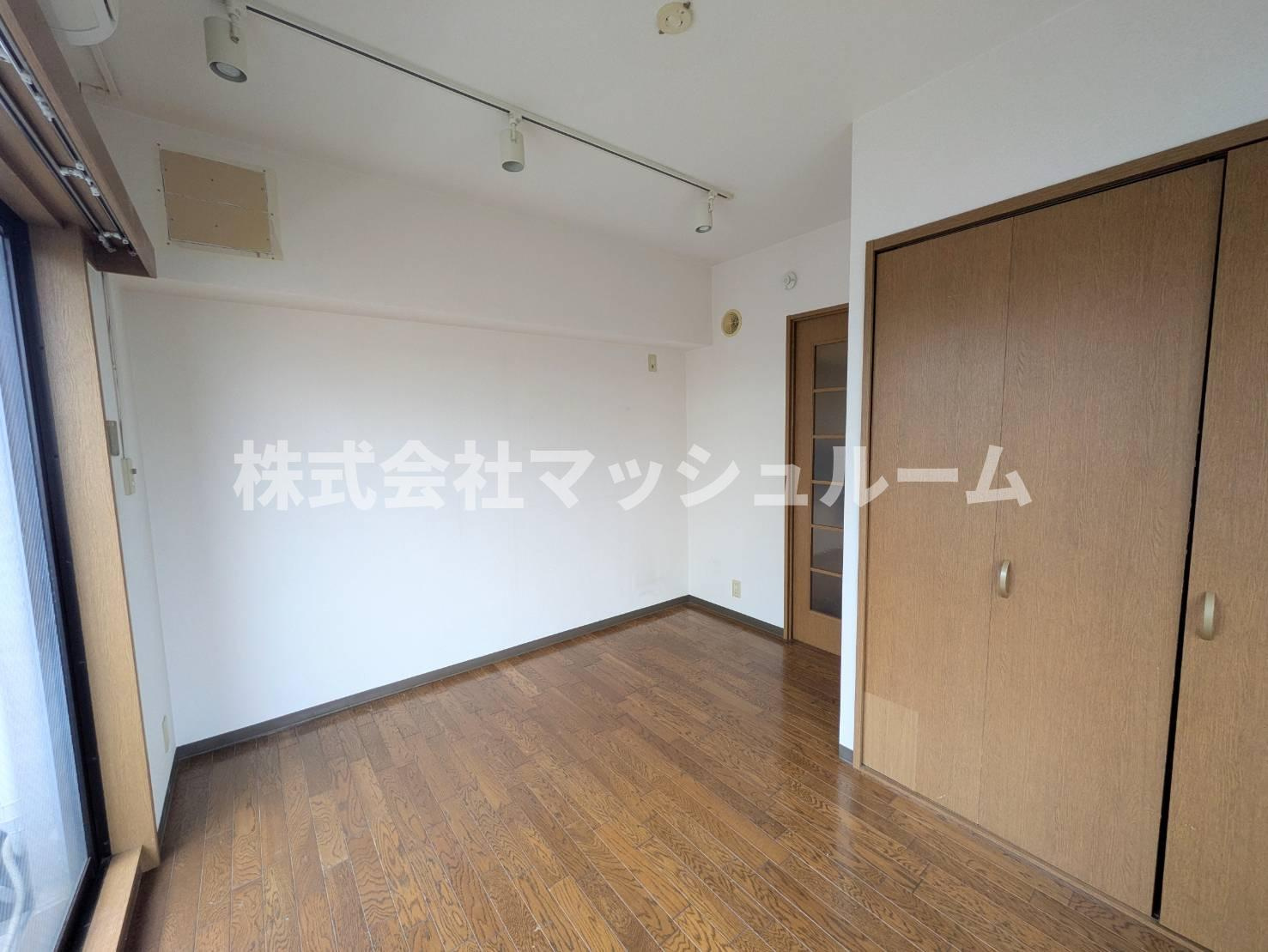ティユール岡本の居間・リビング|クリーニング前の写真です。