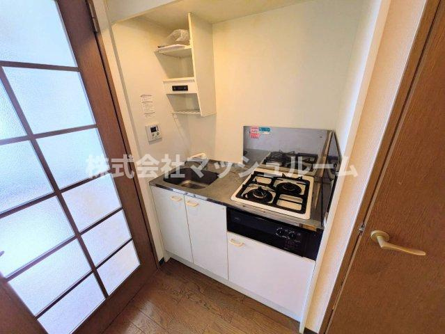 ティユール岡本のキッチン|クリーニング前の写真です。