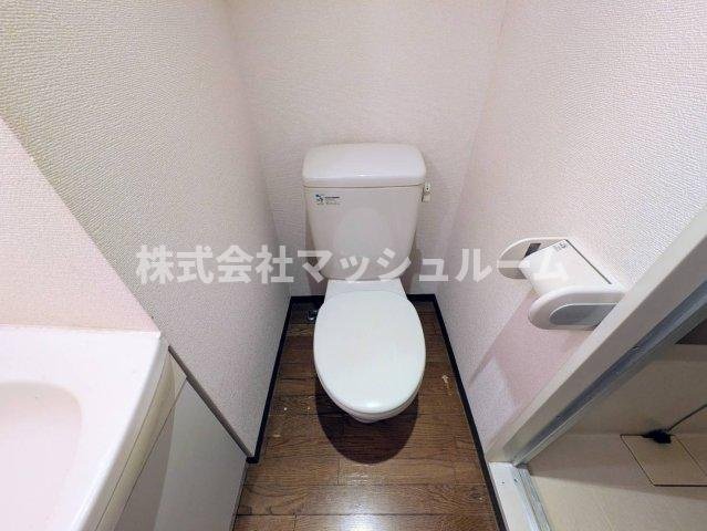 ティユール岡本のトイレ|クリーニング前の写真です。