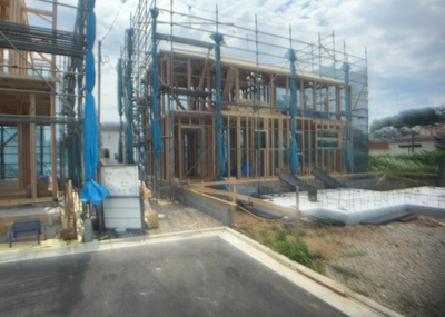【設備】 | 小宮町新築戸建 | 敷地内には、散水栓や立水栓があります。水道水を直接利用できるため、水を運ぶ手間を省くことが出来ます。大量の水を必要とする洗車作業や清掃などに役立ちます。その他設備とあわせて、現地でご確認ください。