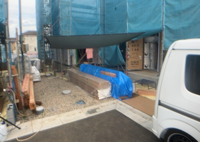【前面道路含む現地写真】 | 小宮町新築戸建 | お持ちの車種によっては前面道路が広い方が便利でしょう。しかし、前面道路が広ければその分交通量が多くなるため、騒音などが気になる場合があります。実際に現地を見学し、周辺交通量や騒音などを確認しましょう！