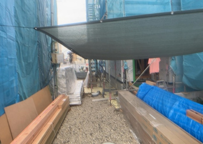 【駐車場】 | 小宮町新築戸建 | 駐車場と明記されていても、最小スペースでつくられた駐車場だと大型車は駐車できなかったり、出入りしにくくなったりする可能性があります。お車のサイズと購入したい物件の駐車場のサイズを現地で確認しましょう。