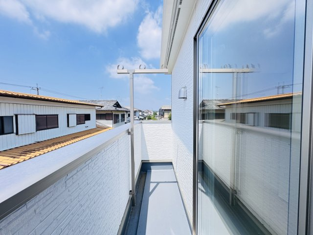 我孫子市湖北台９丁目新築戸建【湖北台西小学校：4分】のバルコニー|寝室前南向きバルコニー・日当たり良好♪