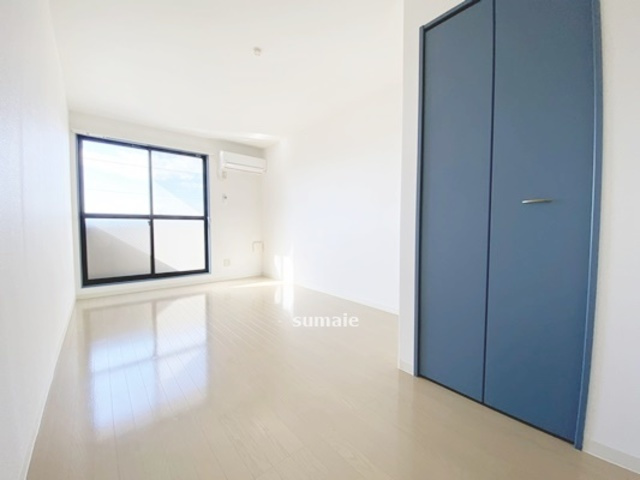 エスポワールの居間・リビング|青が爽やかな印象のお部屋☆