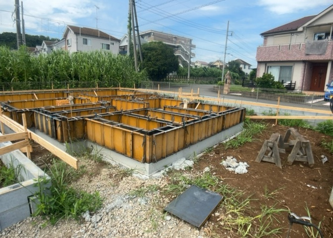【設備】 | 小宮町新築戸建 | 敷地内には、散水栓や立水栓があります。水道水を直接利用できるため、水を運ぶ手間を省くことが出来ます。大量の水を必要とする洗車作業や清掃などに役立ちます。その他設備とあわせて、現地でご確認ください。