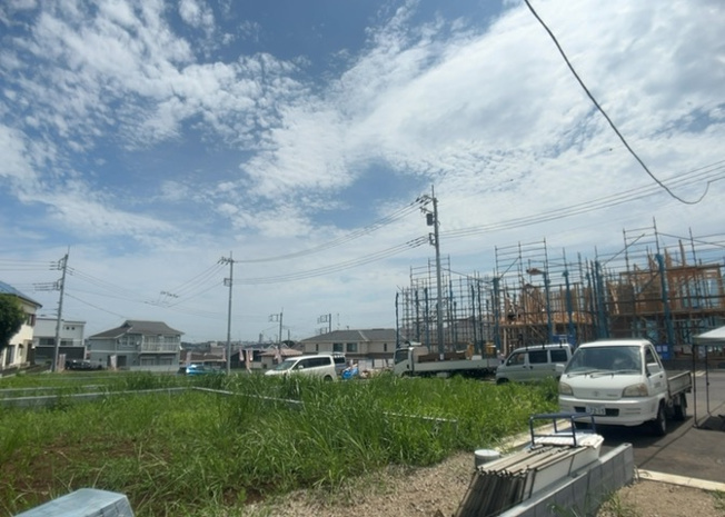 【展望】 | 小宮町新築戸建 | 土地の地勢が高台の場合、景色を綺麗にみることができ、景色にこだわってお家探ししている方におすすめです！また平坦地よりも風通しがいいというメリットがあります。デメリットもあるので是非現地でご確認下さい。