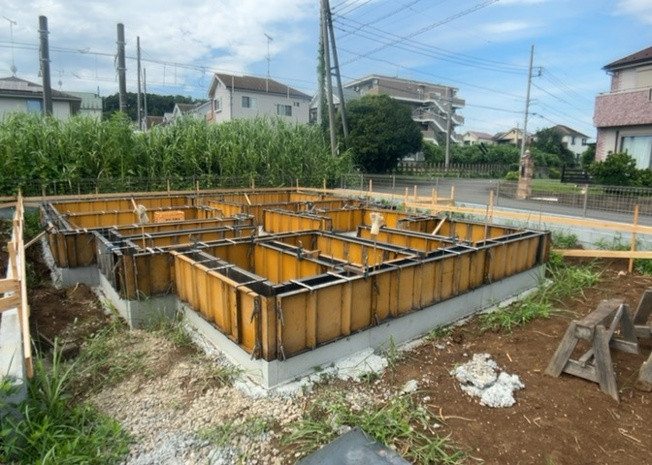 【庭】 | 小宮町新築戸建 | 家族でのBBQを行うのであれば3坪程度の広さがあればよいでしょう。ガーデニングや家庭菜園を楽しむ際は、手入れが行き届く範囲にすると安心です。また、庭のある方角や接道が気になる方は事前に確認しましょう。