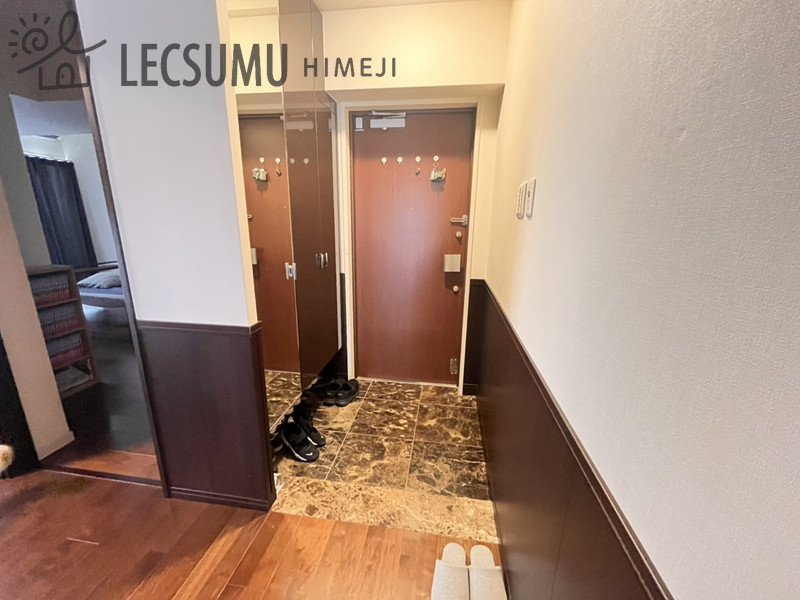 グラジオ元町プレミアムの玄関