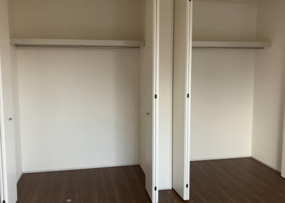 【収納】 | 上壱分方町新築戸建 | デザイン性を重視しすぎて収納が少なかった！なんてことにならないため、事前に現地で収納の数を確認しておくことをお勧めします。クローゼット以外にも床下収納や屋根裏収納、パントリーなどもチェックしましょう。