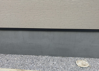 【構造・工法・仕様】 | 上壱分方町新築戸建 | 木造住宅とは土台、壁、柱など建築物の強度を支える構造体の材に木が使用されている構造を指します。構造体は建物の自重を支えるだけではなく風圧や水圧、積裁荷重などあらゆる衝撃に耐えるための基礎です。