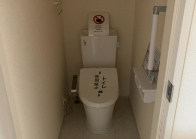 【トイレ】 | 上壱分方町新築戸建 | トイレは大きさや形、機能、抗菌性などが異なる多種多彩なタイプが各メーカーから出ています。それぞれに良さがあるため、事前にどういったタイプのトイレがいいのかをご家庭内で決めて、内見に行くといいでしょう。