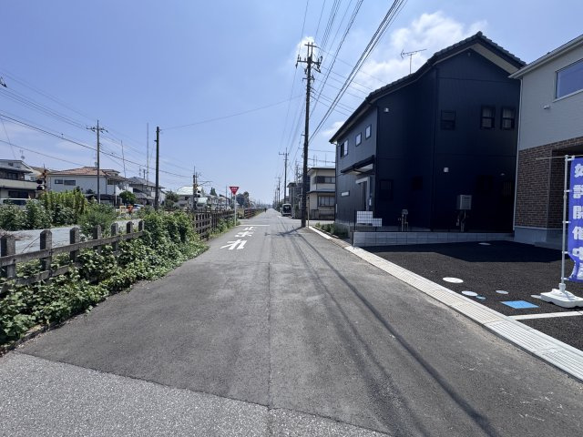我孫子市湖北台９丁目新築戸建【湖北台西小学校：4分】の前面道路含む現地写真|北側前面道路・幅員約6ｍ